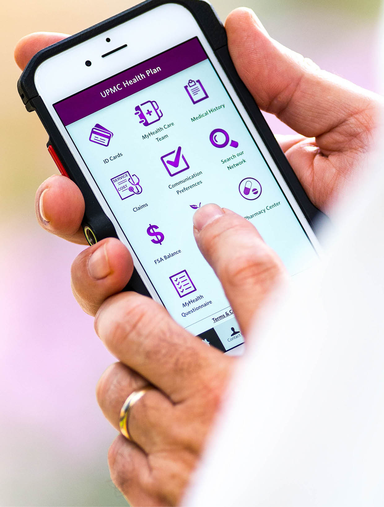 MyUPMC, user,  phone,  iPhone,  exterior,  conectivity,  MyHealth,  UPMC Mobile App,  cell phone outdoor;.outside;